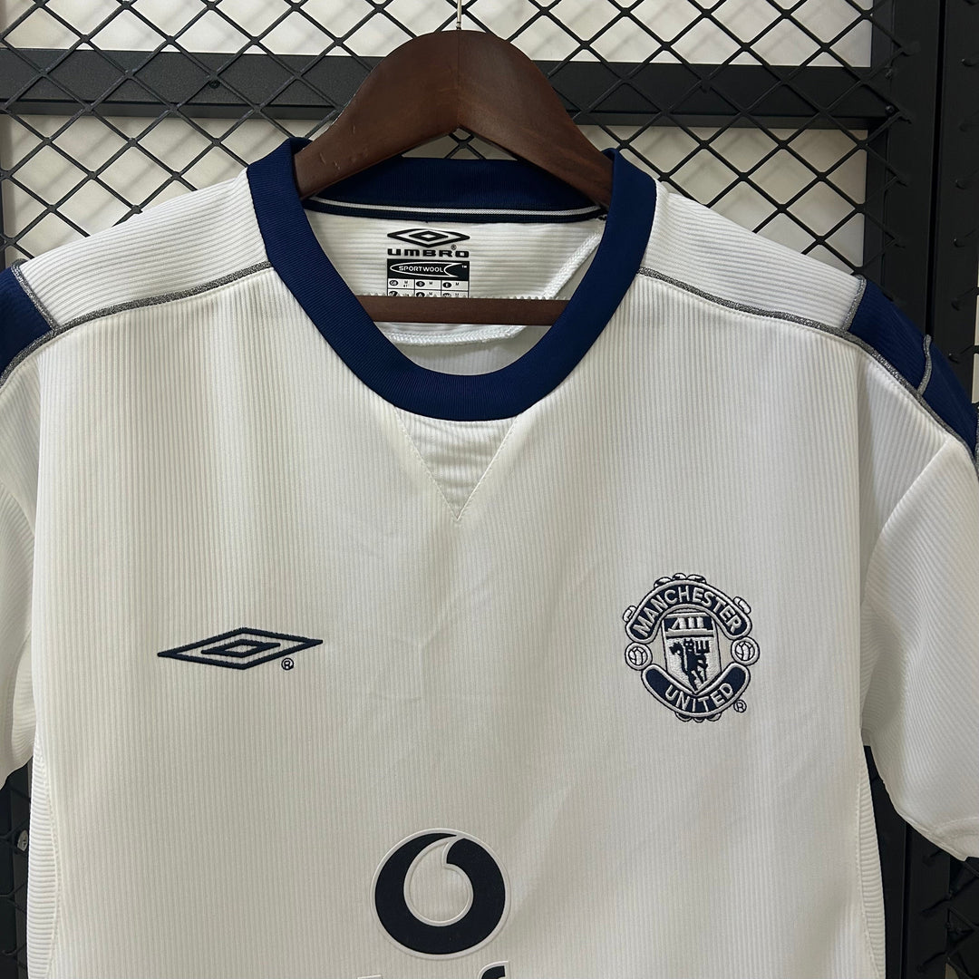 MANCHESTER UNITED 2000-2001 AWAY JERSEY