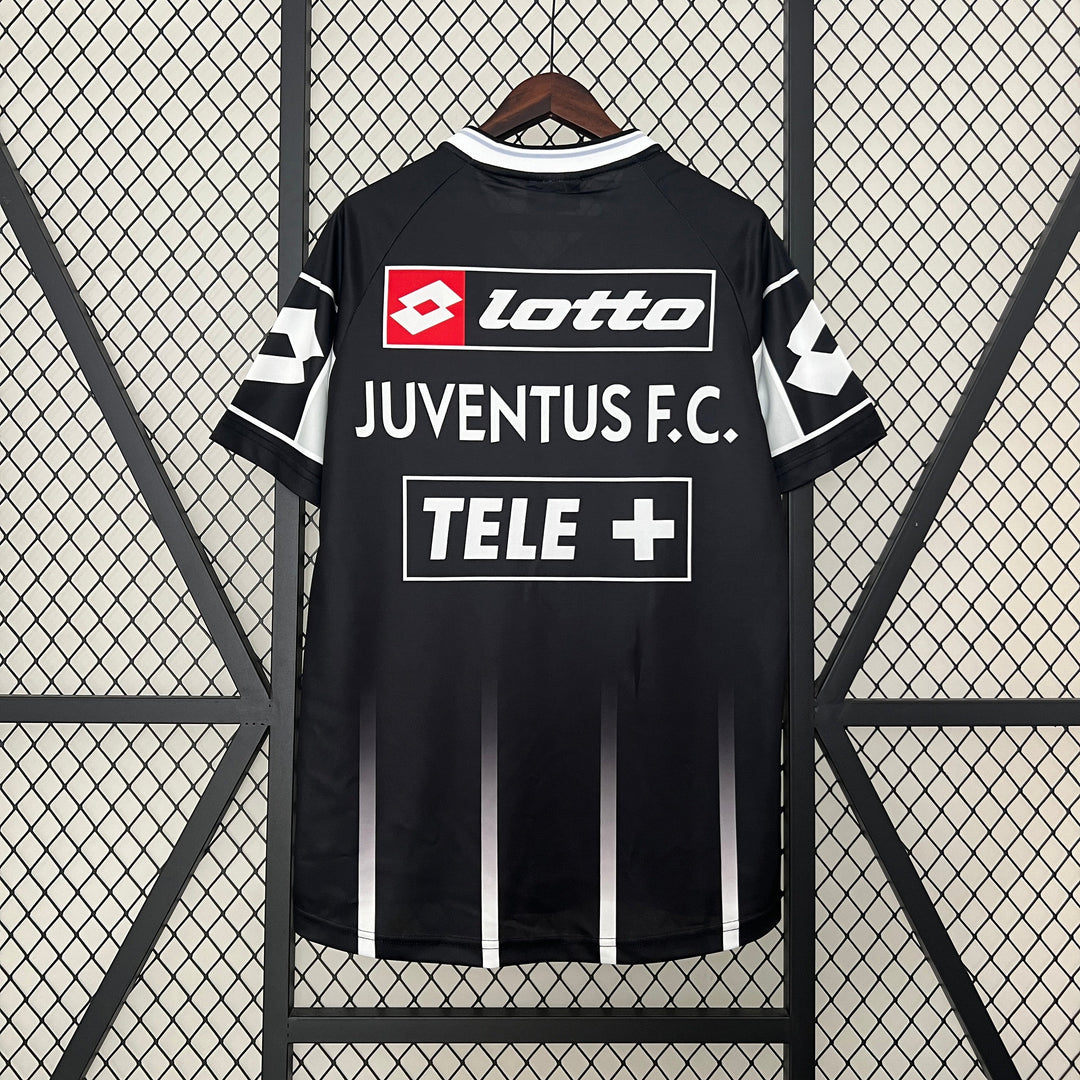 JUVENTUS 1998–1999 THIRD JERSEY