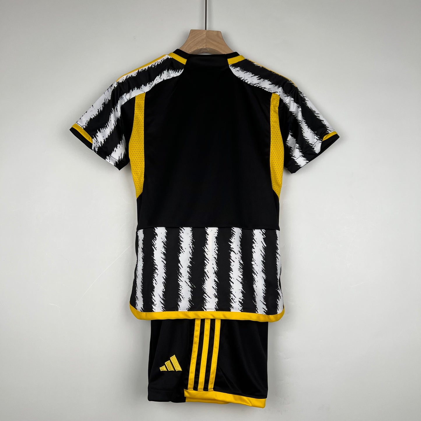 JUVENTUS 2023 - 2024 HOME JERSEY FOR KIDS