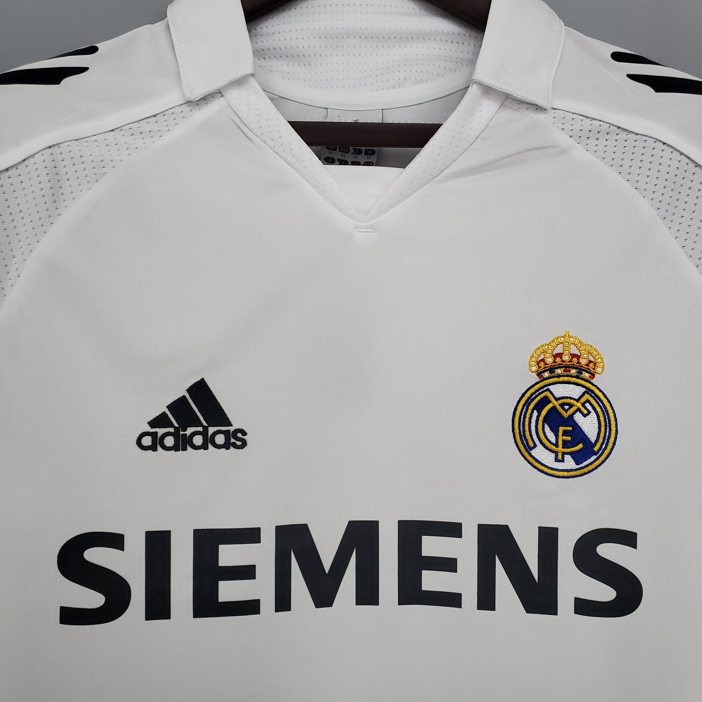REAL MADRID 2005 - 2006 HOME JERSEY LONG-SLEEVED