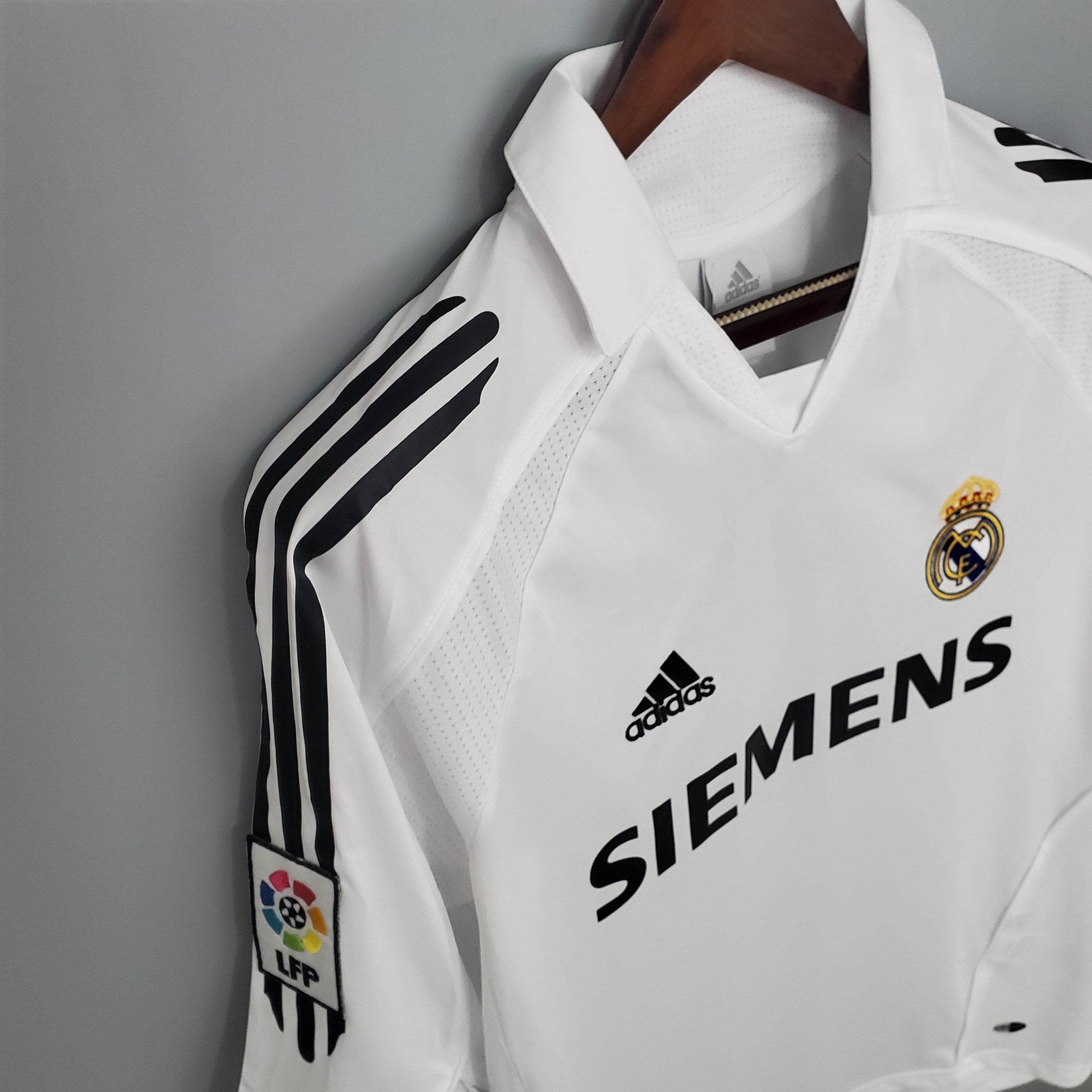 REAL MADRID 2005 - 2006 HOME JERSEY – retrokitshop.com