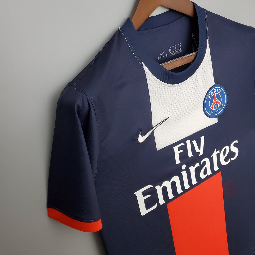 PSG dévoile ses nouveaux maillots pour la saison 2014/2015 PSG dévoile ses nouveaux maillots pour la saison 2014/2015