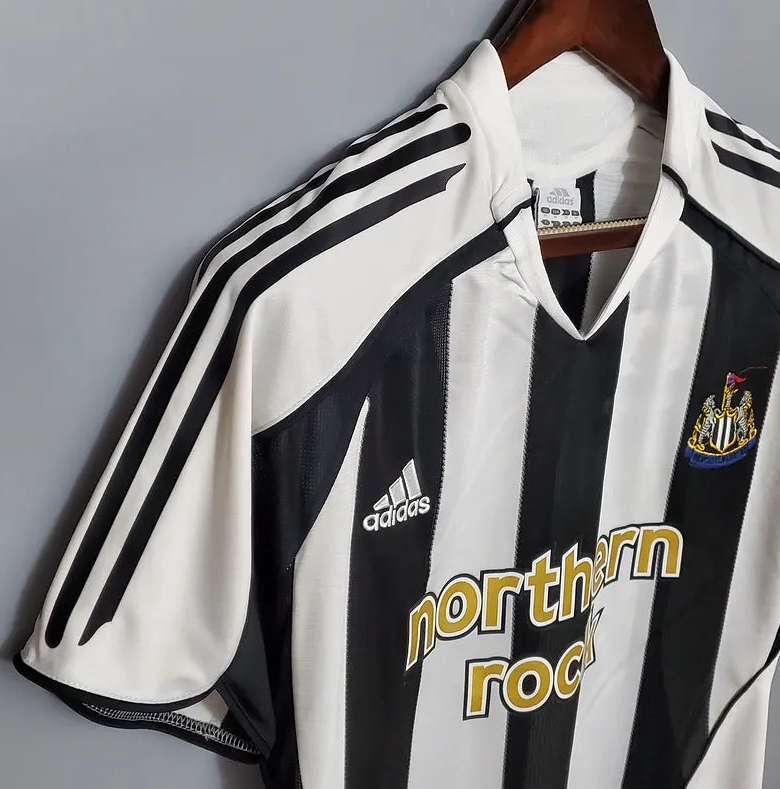 NEWCASTLE 2005 - 2006 HOME JERSEY