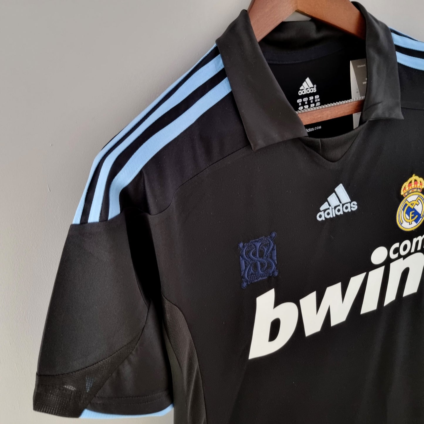 REAL MADRID 2009 - 2010 AWAY JERSEY