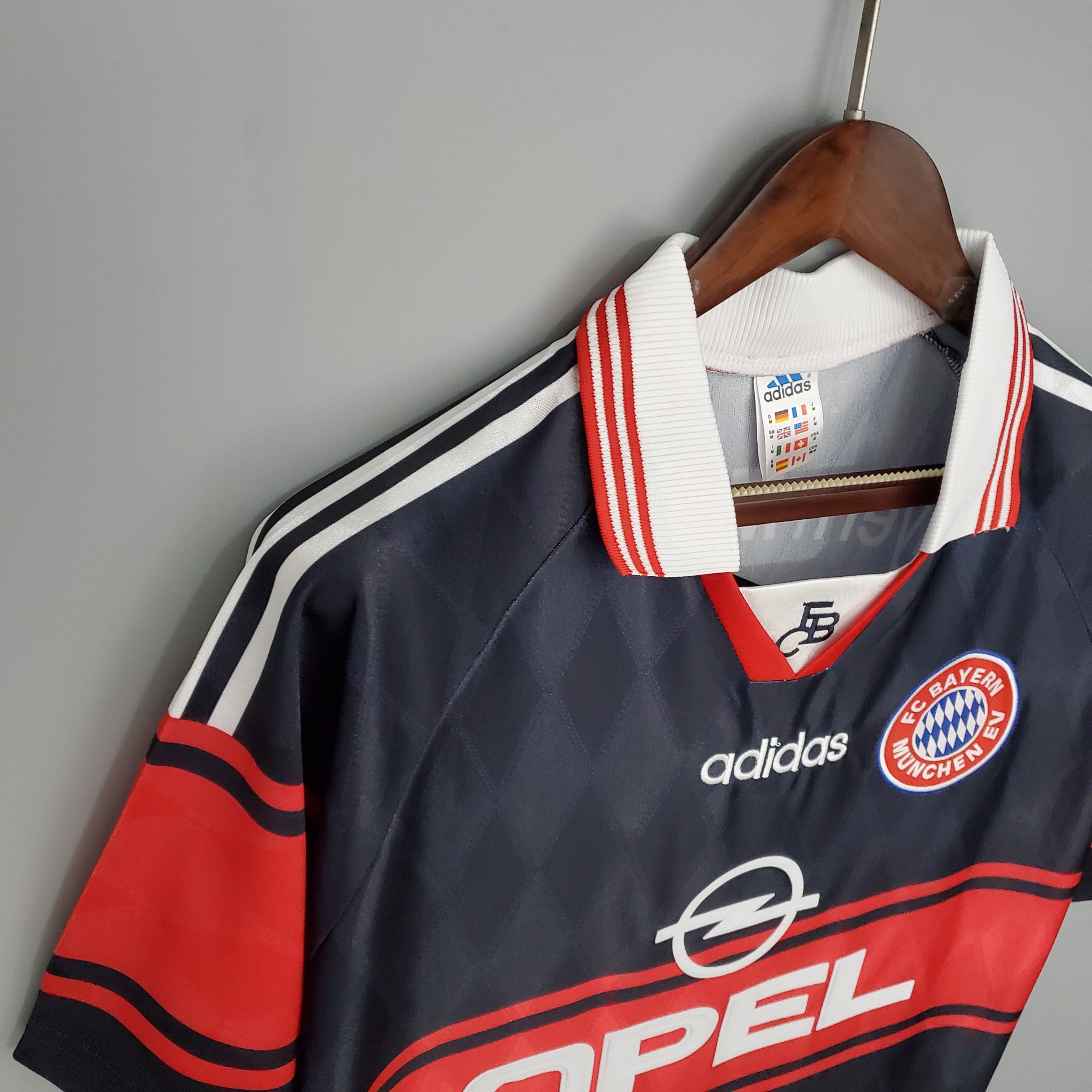 Ali daei best sale bayern munich jersey