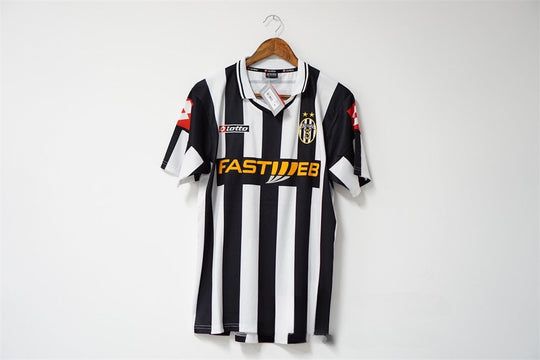 JUVENTUS 2001 - 2002 HOME JERSEY